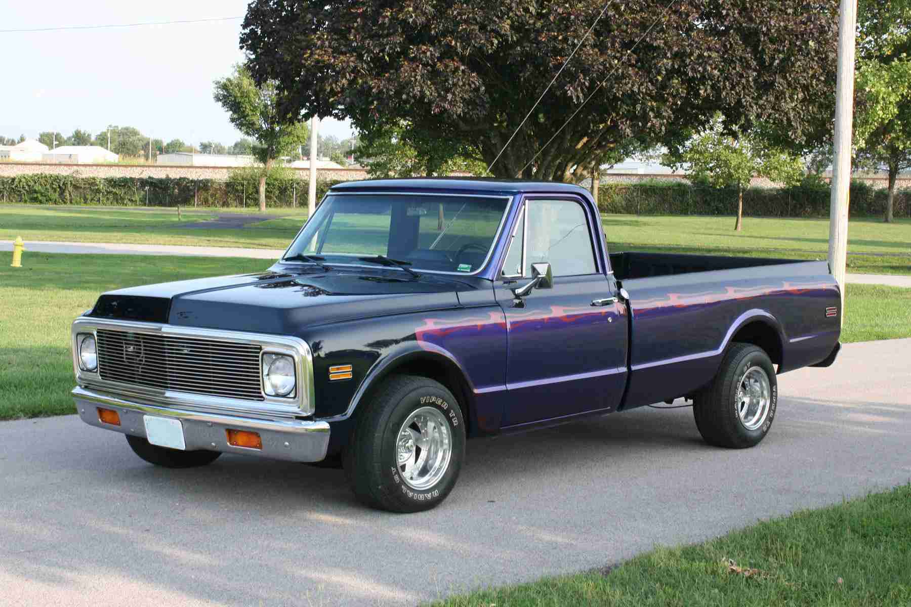 1949 GMC 1 Ton 250 Series. Click on smaller pos to enlarge to full size. A very comfortable and reliable car.